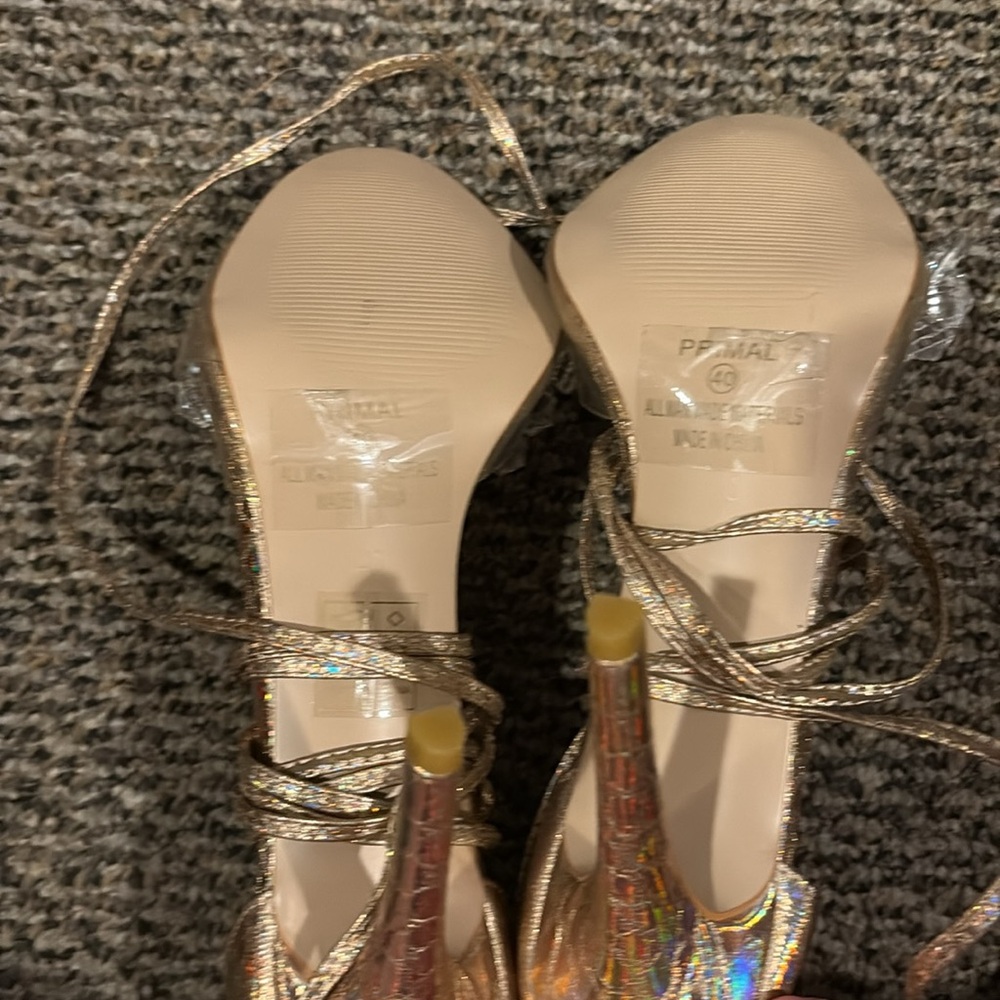 🔥2/$10 3/$12 Akira Metallic Heels size 9 - Picture 5 of 5